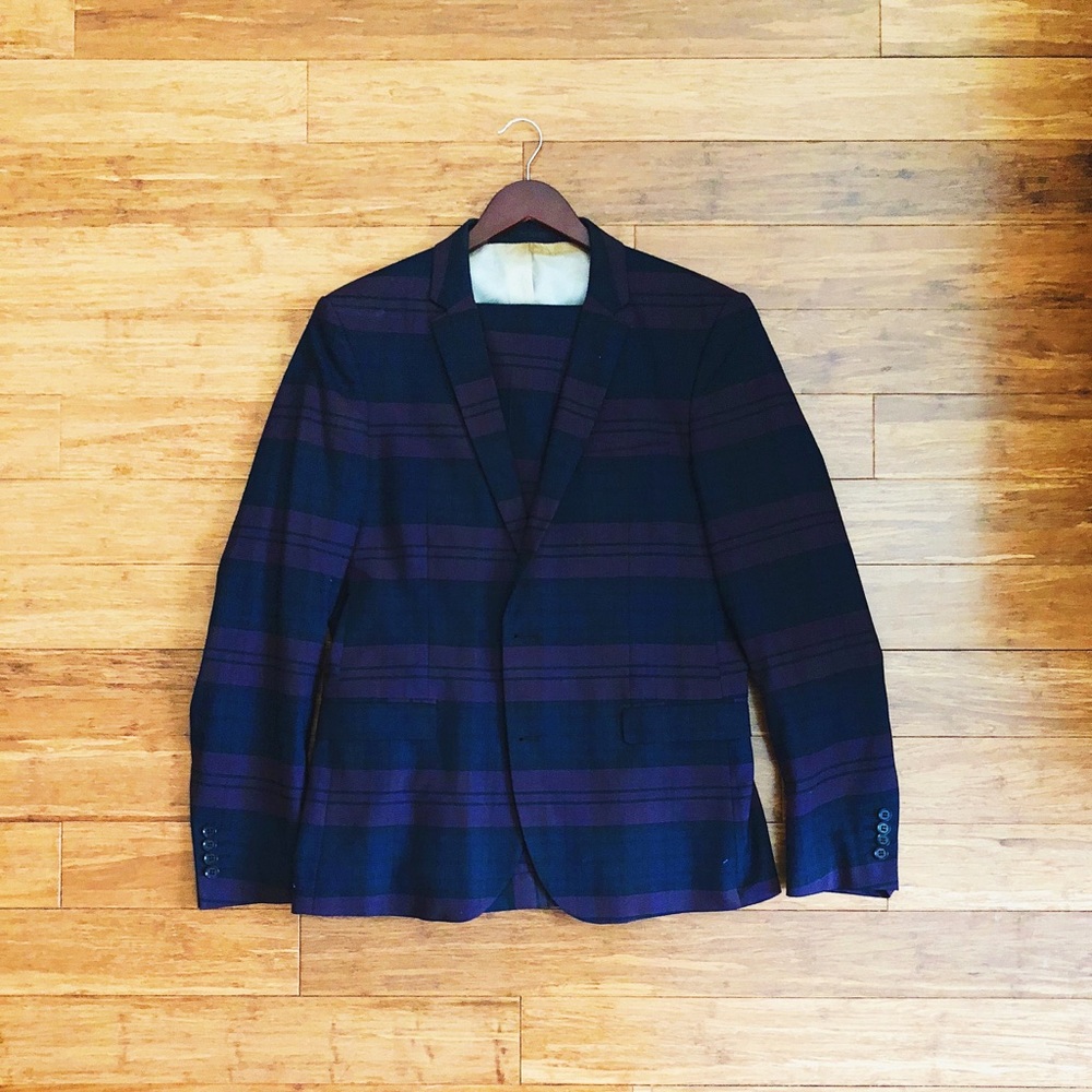 Slim Fit Striped Pattern Suit